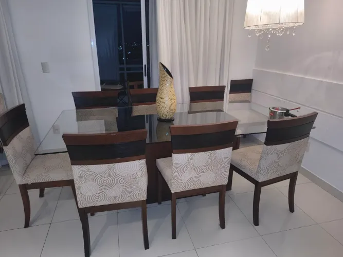 Mesa de jantar madeira com tampo de vidro da marca Rudnik