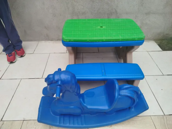 Mesa e cavalinho