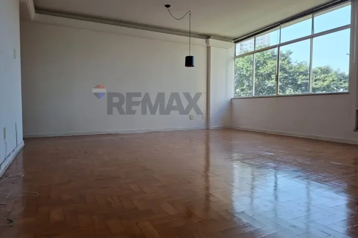 ALUGA - Ao lado do Shopping Paulista 120 m² | 3 Quartos | 1 Suíte, 1 Vaga , com janelões.