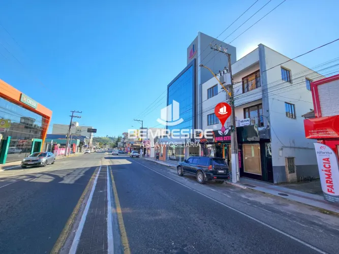 Sala comercial na avenida Duque de Caxias no centro da cidade