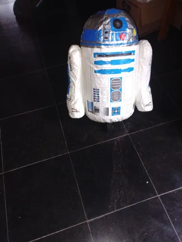 Vendo um robô controle remoto R2 d2 do Star Wars ele e inflável