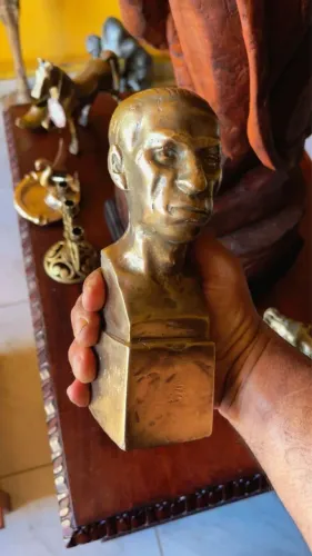Lindo Busto Antigo Todo em Bronze