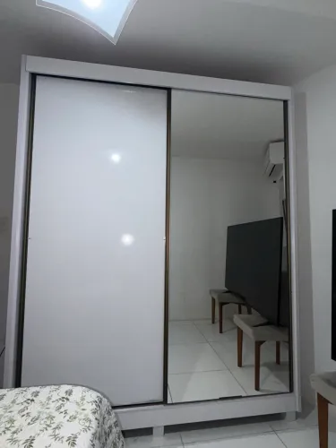 Guarda-Roupa Casal Grande 2,38m Altura - 2 Portas de Correr com Espelho Inteiro