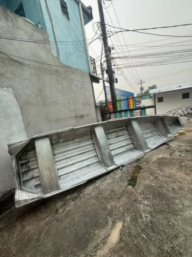 Canoa de alumínio de 7 metros