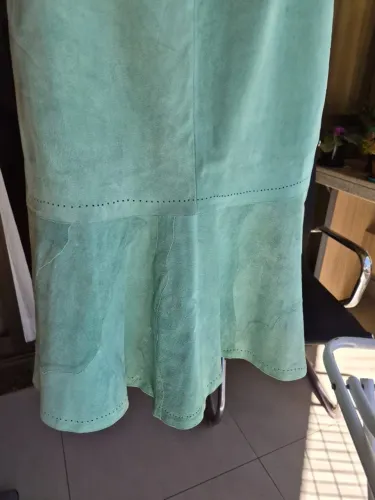 SAIA MIDI EM COURO NOBUK, VERDE CLARO - SEMI NOVA