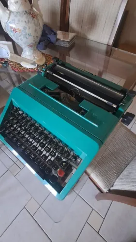 Maquina de escrever olivetti studio 45 relíquia em estado de conservação, novissima