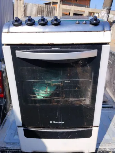 Descarte de móveis velhos elétricos