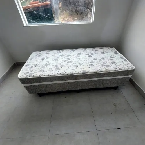Vendo cama box com colchão