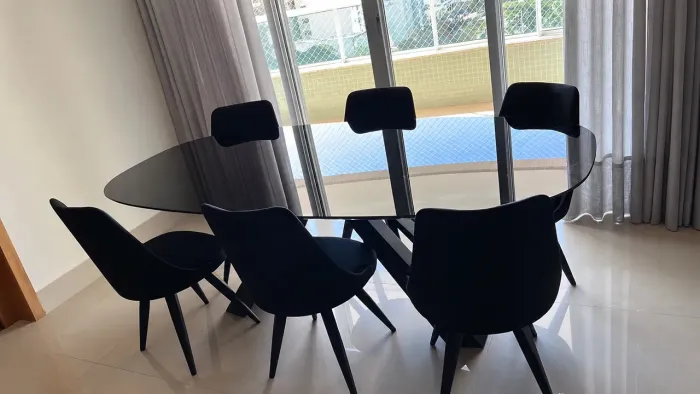 Mesa com 6 cadeiras J.Marcon