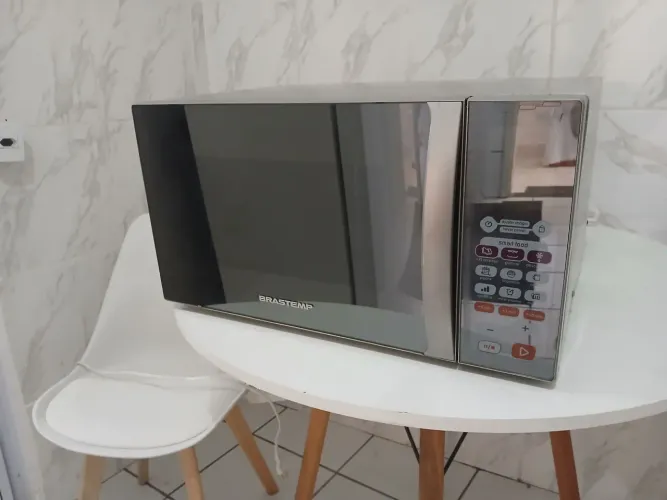 Microondas Brastemp 31 litros espelhado inox em ótimo estado