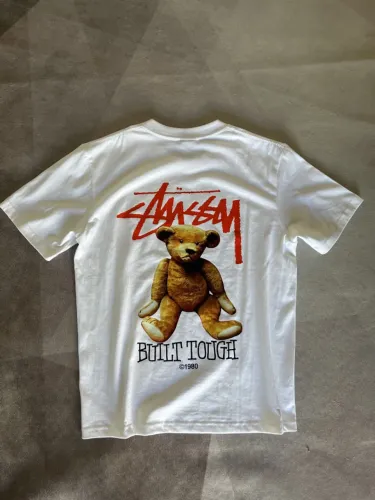 CAMISETA STÜSSY "BUILT TOUGH"