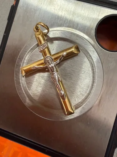 Pingente Cruz de ouro 4.02g 18k procedência garantia eterna
