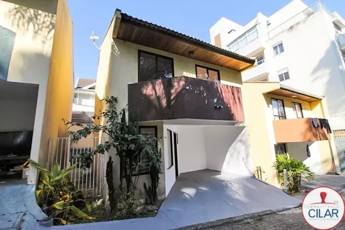Imobiliária Cilar Aluga Sobrado 3 Quartos no Mossungue com 102,20m², Ref. 01028.006-CILAR