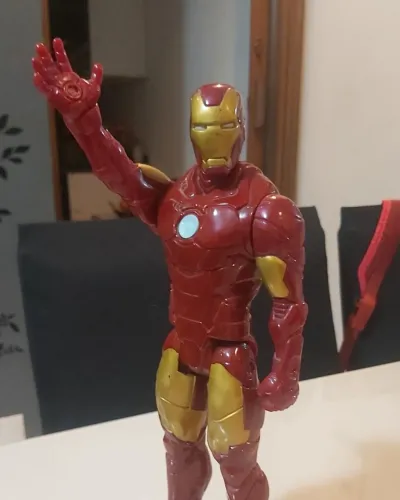 Boneco Homem de Ferro (MARVEL AVENGERS TITAN HERO, USADO)