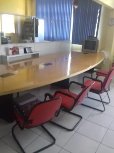 Mesa de reunião madeira maciça para 14 pessoas
