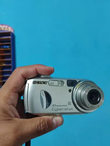 Camera digital Cyber-shot 4.1 mp P-73 Sony 