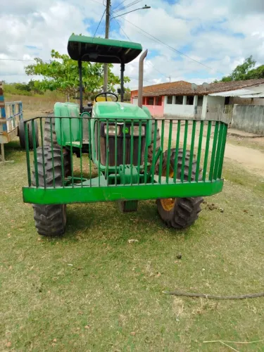 ? VENDE-SE TRATOR 4x4 ANO 2013 + IMPLEMENTOS AGRÍCOLAS