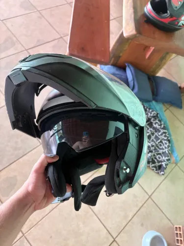 capacete articulado