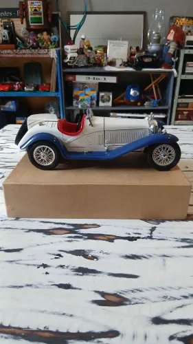 Alfa Romeo 2300 Spider 1932. Escala 1:18 (25cm). Da Burago Italiana