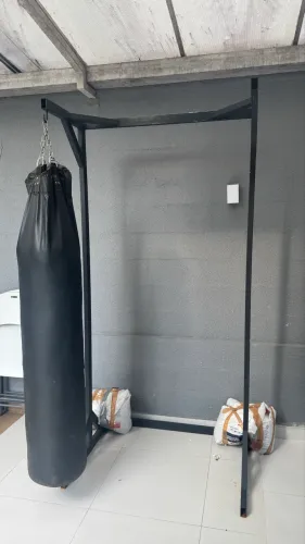 Entrega - se Saco de boxe para academia