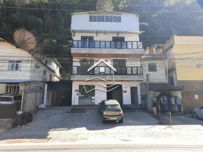 Loja- Petrópolis, Corrêas