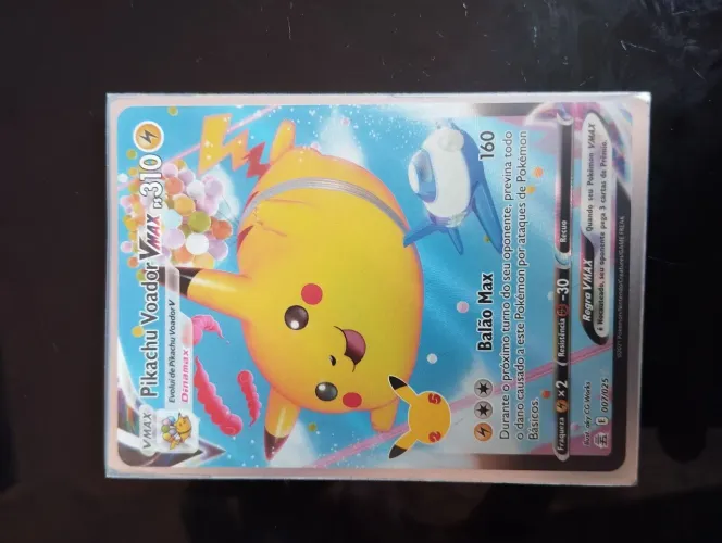 Pikachu Voador Vmax Coleção 25 anos