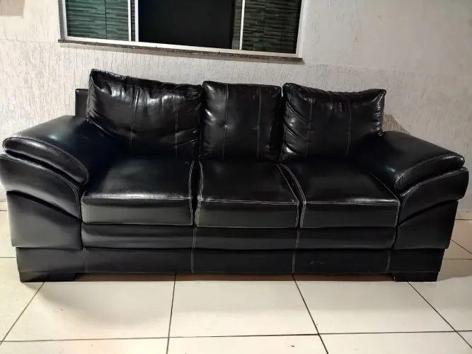Sofá de couro seminovo