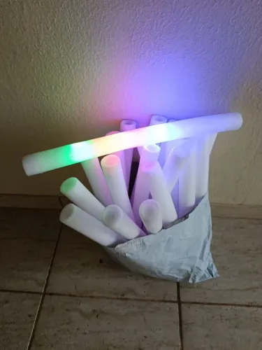 *Bastões, óculos e pulseiras led - neon, a unidade *