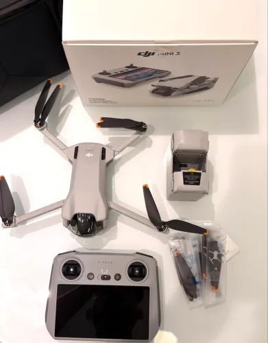 Drone DJI Mini 3 (DJI RC) + Fly More Combo Com Tela