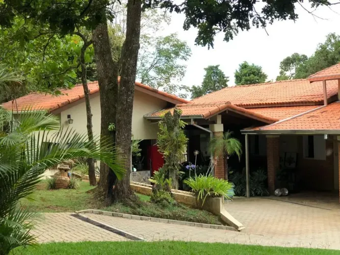 Imóvel para venda possui 5000 metros quadrados com 4 quartos em Porta do Sol - Mairinque -