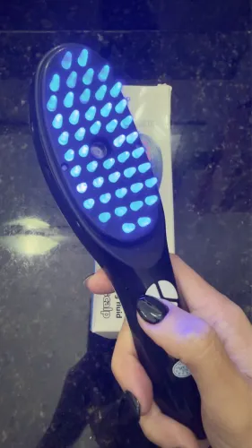 Escova Massageadora Capilar com Luz LED, Vibração e Nano Spray Haoyo
