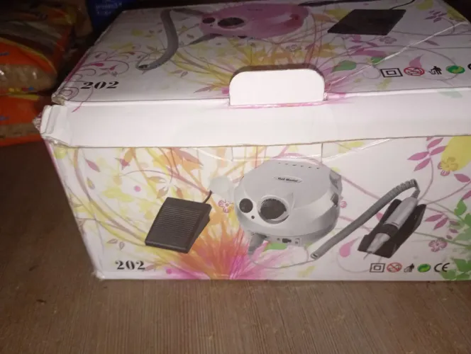 Vendo motor de unha em gel