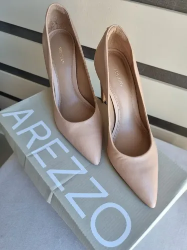 Scarpin Arezzo Nude Couro