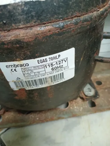 Vendo esse motor de freezer funcionando