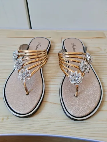RASTEIRINHA N. 37 DOURADA COM STRASS NOVA, SEM USO