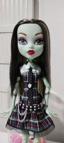 Boneca Frankie Stein Frightfully Tall 43cm Monster High (LEIA A DESCRIÇÃO) 