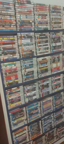 Vendo dvds, blurays e series originais.