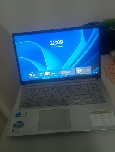 Vendo notebook I5 Assus 11 meses de uso 