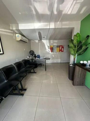 Prédio Comercial no Centro de Teresina: com 5 Salas, 2 Flats e 3 Vagas  Excelente Investim