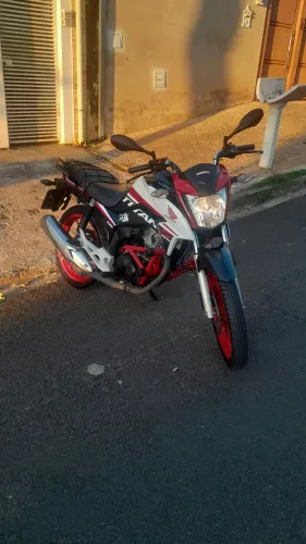 Vendo titã 160 em ótimo estado