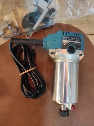 Baixou!!!!  Tupia Makita RT0700CX2 Original Completa + 16 Fresas | Nunca Usada