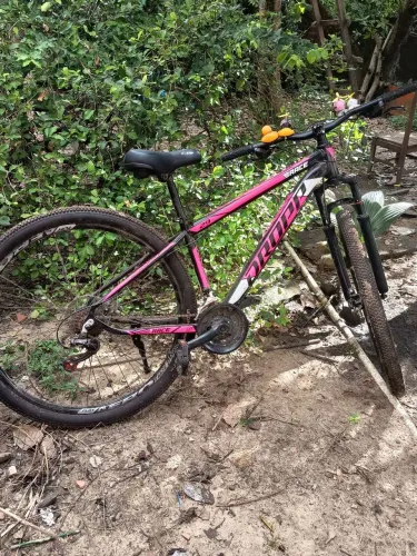 Vendo uma bicicleta de ciclismo usada apenas 1 mês. Motivo da venda problema nos joelhos.