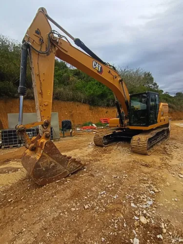 ESCAVADEIRA CATERPILLAR, MODELO 320, ANO 2024