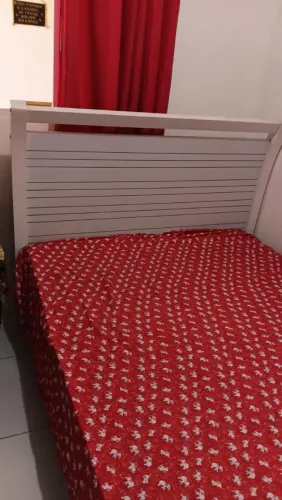 Cama com colchão bem conservada!
