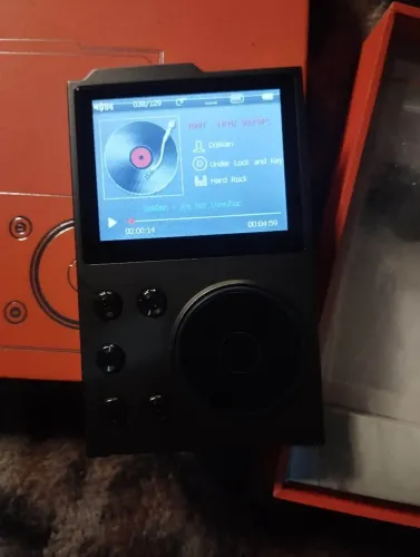 MP3 Genay Hifi com fones KZ EDX Pro e estojo.