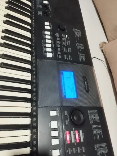 Teclado Yamaha PSR E 423