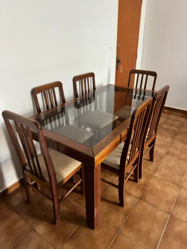 Mesa de jantar em cerejeira maciça