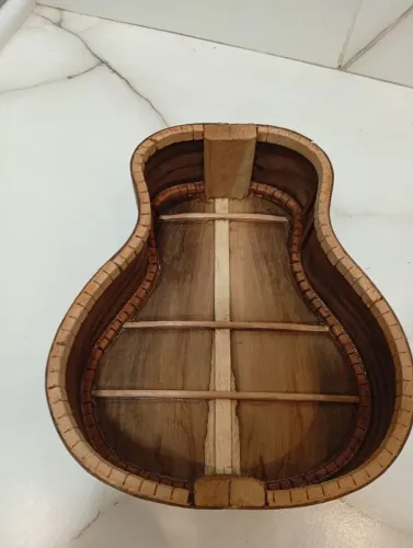 Cavaquinho jacarandá fundo lateral e tampo em pinho riga 