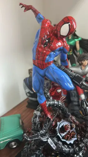 Estátua Homem Aranha Vs Octopus