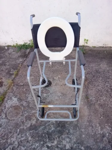Cadeira roda para banho